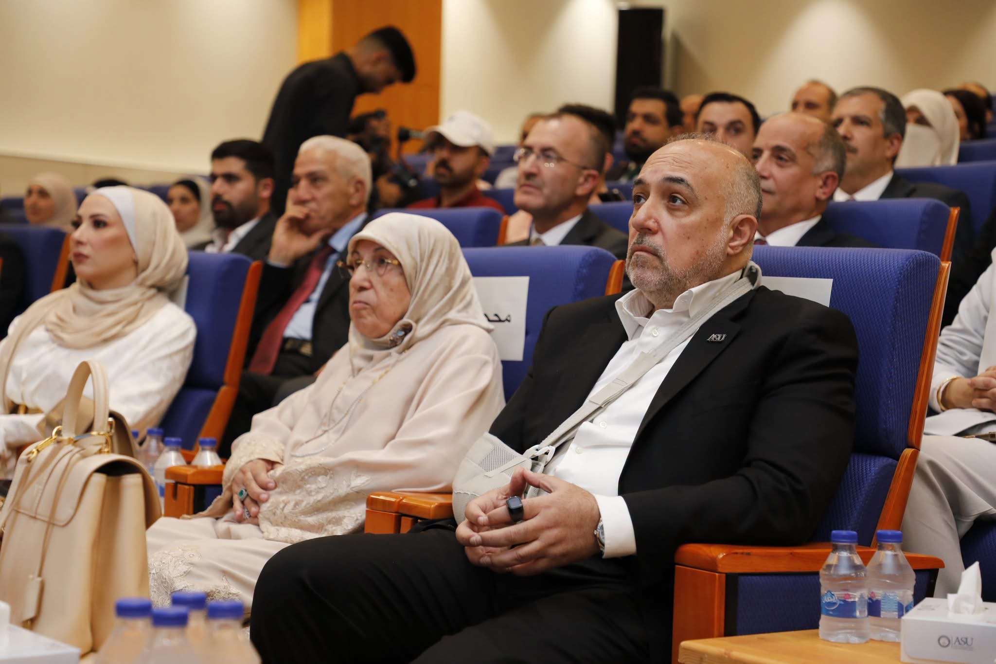 الحاجة أم هيثم تجمع أبناء العلوم التطبيقية بعد أن كبروا في مواقع الإنجاز