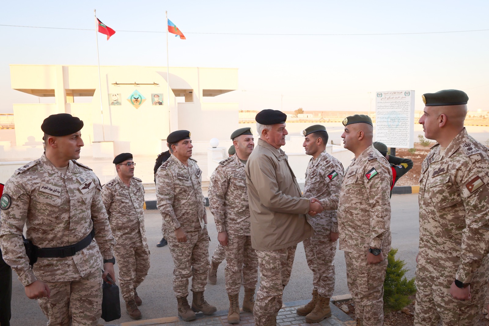 الحنيطي يتفقد مشاريع إنشائية في لواء الأمير الحسن بن طلال المدرع 