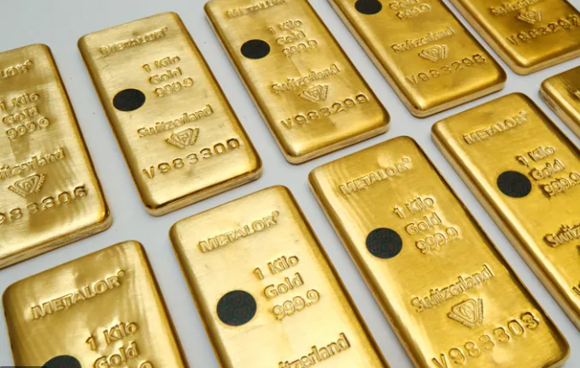 مستوى قياسي جديد عالميًا ..  أونصة الذهب تتجاوز 4800 دولار 