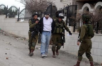 الاحتلال يعتقل 8 مواطنين من الضفة