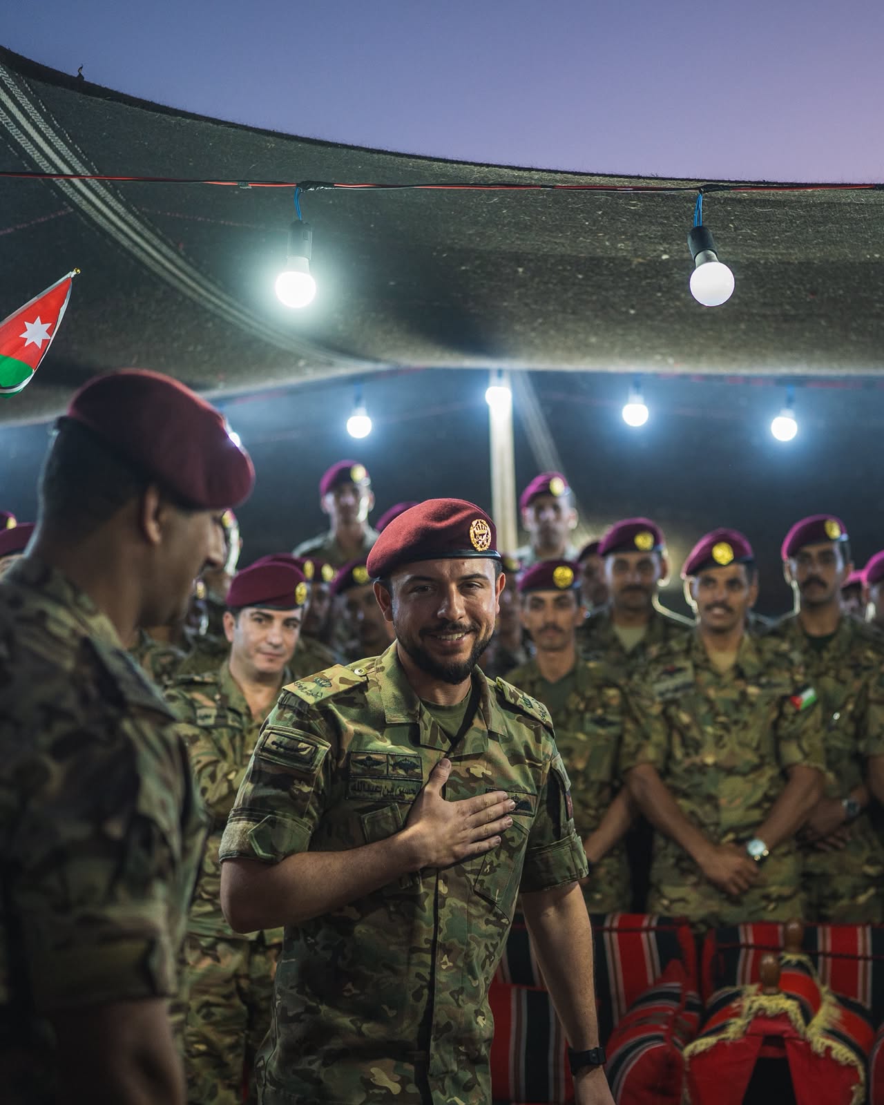 ولي العهد يشكر رفاق السلاح في الكتيبة الخاصة 101