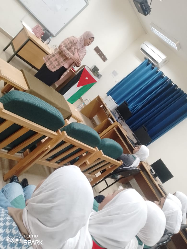 مركز شابات الطيبة ينفذ لقاءات تعريفية ببرامج وزارة الشباب في مدارس اللواء