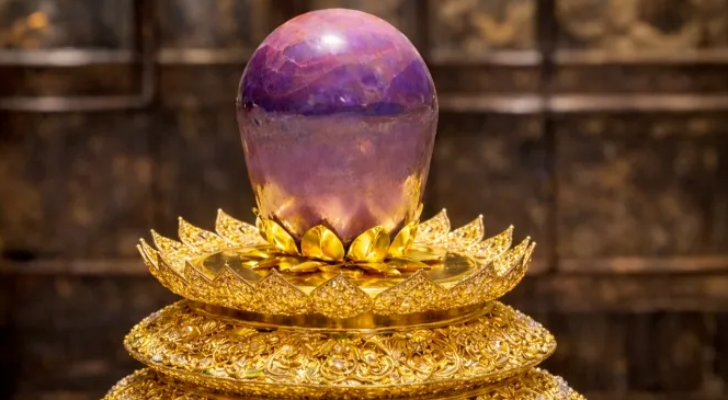 ياقوتة سريلانكية بـ 400 مليون دولار 