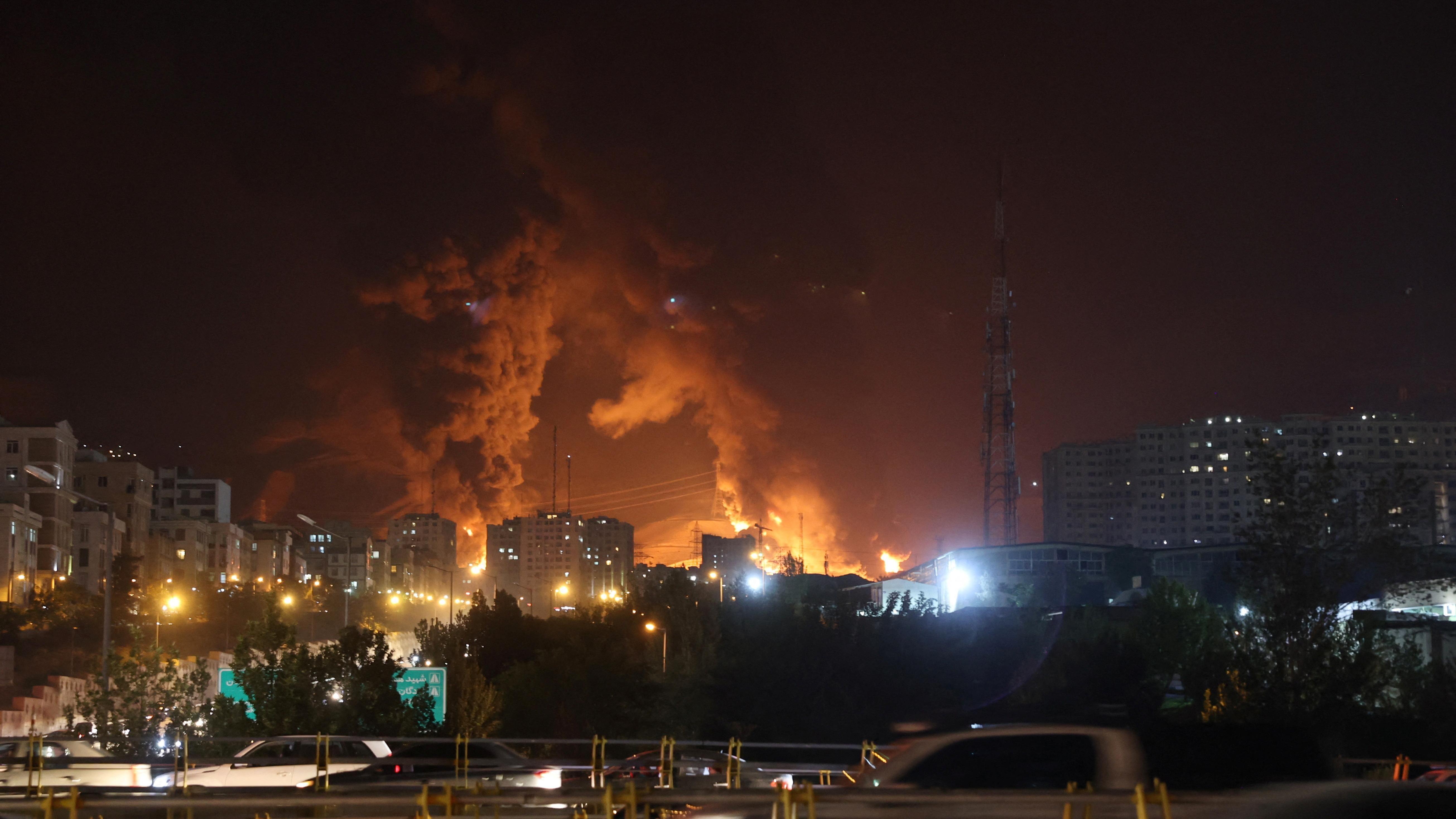 الجيش الإسرائيلي يبدأ موجة جديدة من الضربات على طهران