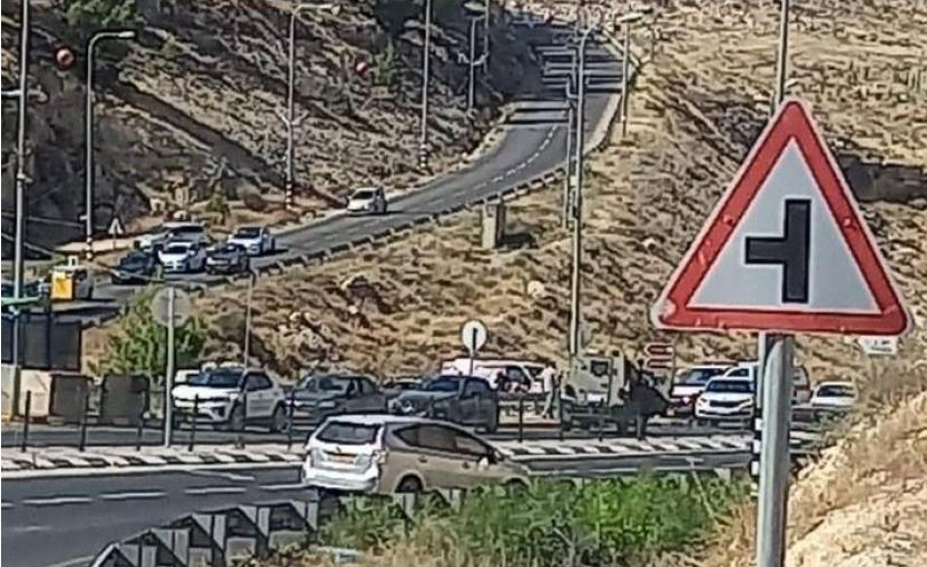 قوَّات الاحتلال تغلق مدخلًا رئيسيًّا لبلدة تقوع جنوب شرق بيت لحم