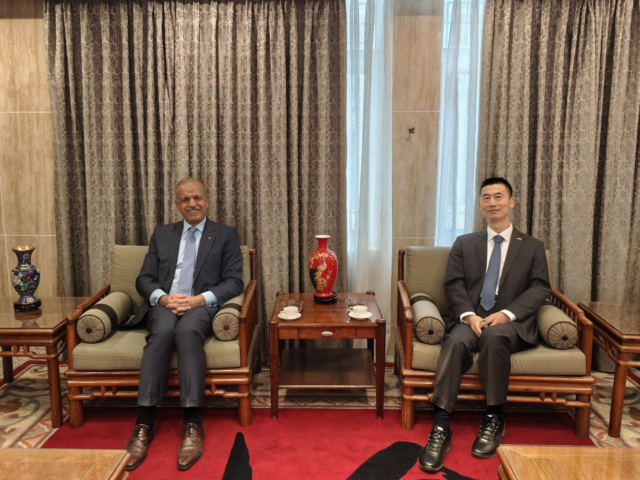 لقاء يجمع السفيران العجلوني والصيني في عمّان