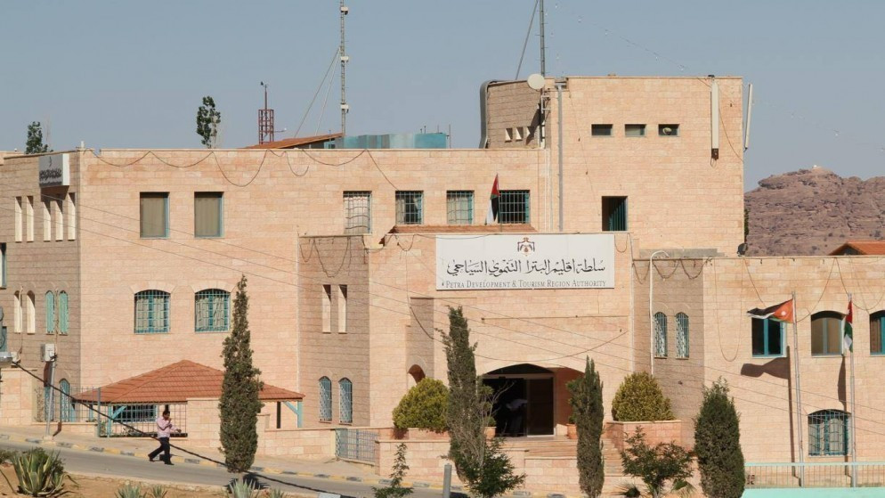 تعليق دوام العاملين في سلطة البترا