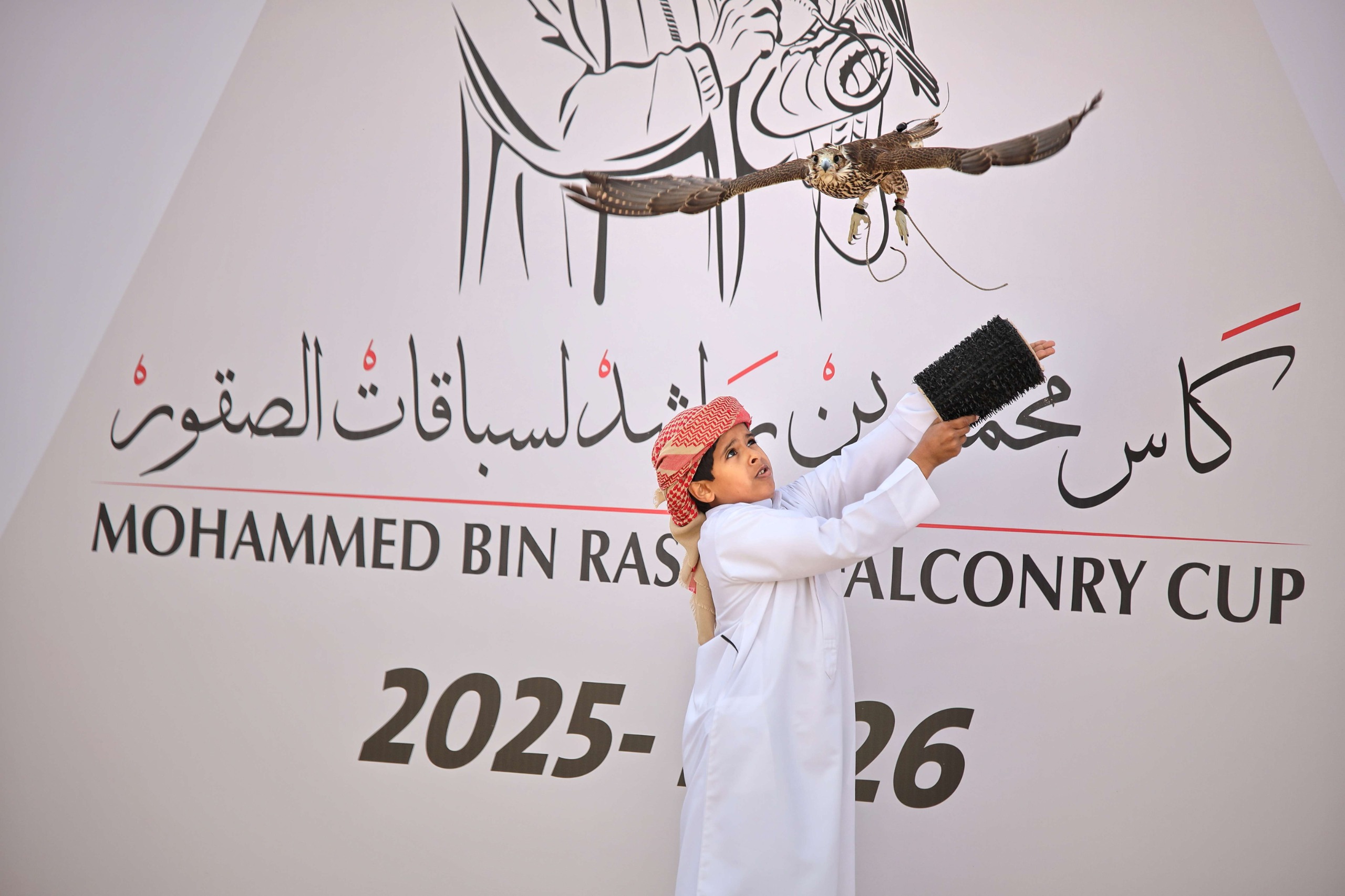 انطلاق كأس محمد بن راشد لسباقات الصقور