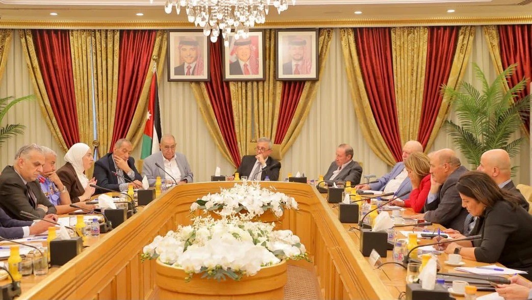 عمل الأعيان تبحث ظاهرة التسول وتعزيز الحماية الاجتماعية