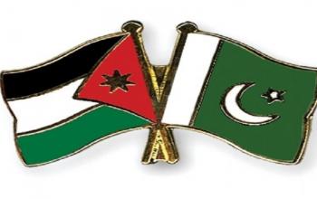 الصفدي ووزير خارجية باكستان يبحثان تعزيز العلاقات الثنائية