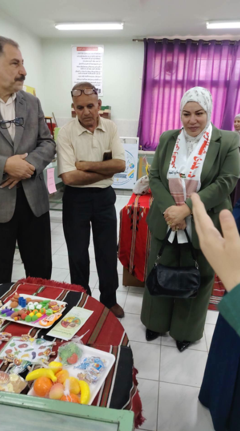 الشطناوي تفتتح معرض المعدات الحربية والنادي البيئي في مدرسة الزوية