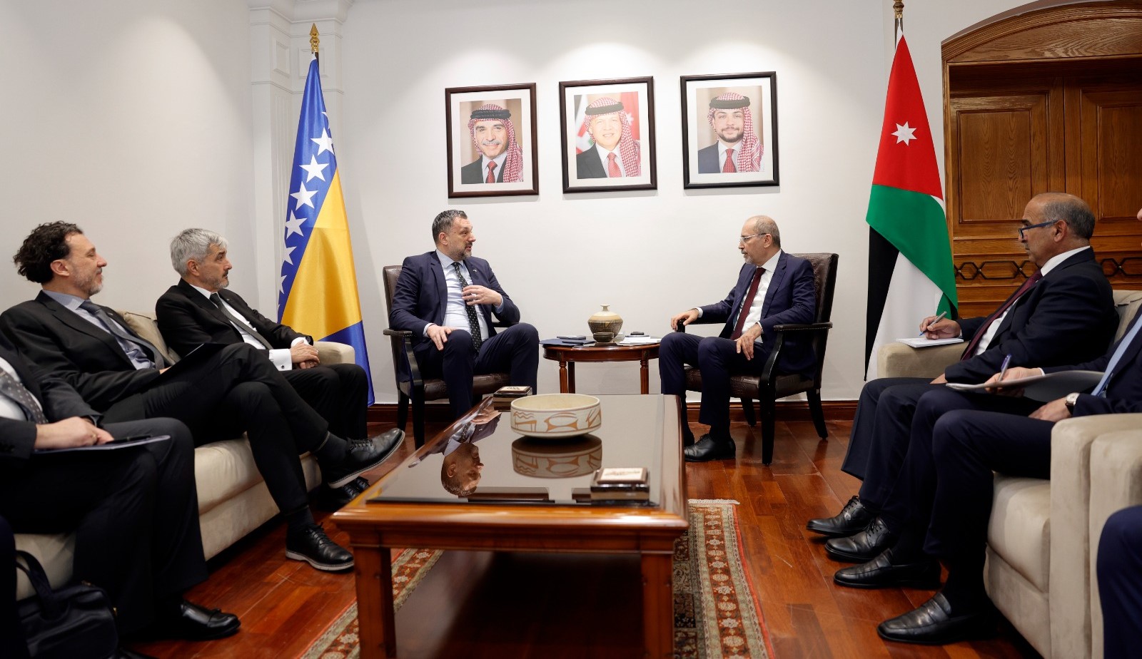 وزير الخارجية يلتقي نظيره البوسني 