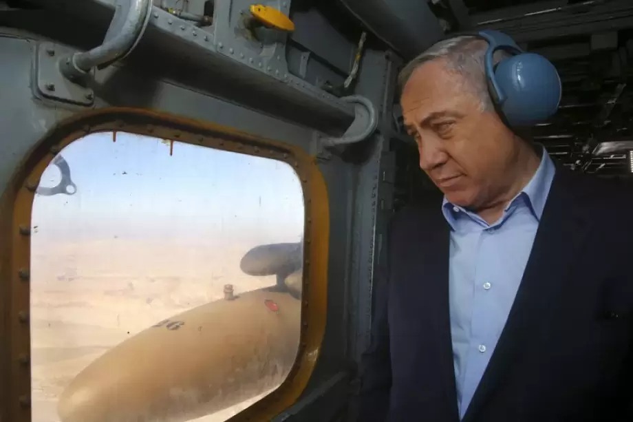 رغم مذكرة التوقيف: طائرة نتنياهو تعبر أجواء 3 أطراف بالجنائية الدولية