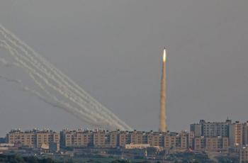 صليات صاروخية متتالية من غزة إلى الداخل المحتل