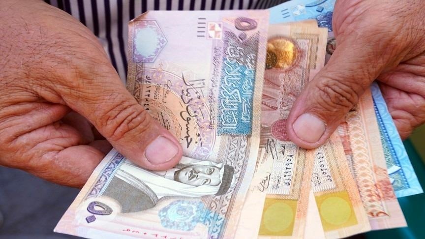 خصم 3 أيام من راتب موظف بسبب خسارة النشامى