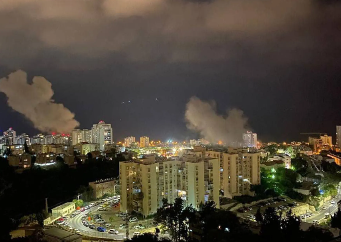 رئيس البرلمان الإيراني لترامب: إسرائيل والقواعد الأمريكية أهداف مشروعة 