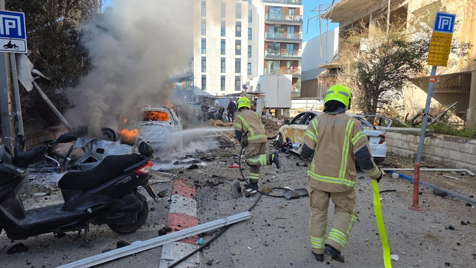 إصابة 6 أشخاص بشظايا صاروخ إيراني في تل أبيب 