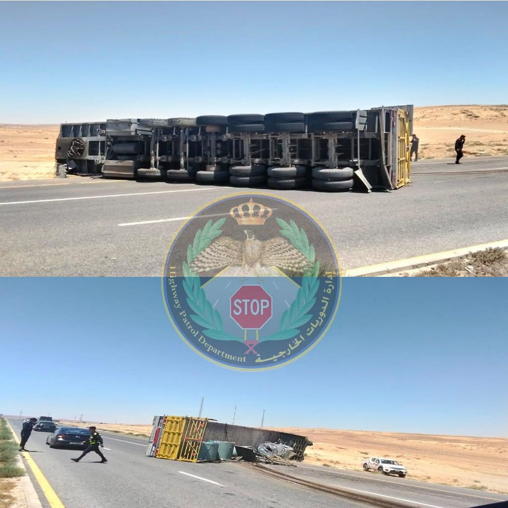 تدهور تريلا على الطريق الصحراوي وانفصال المقطورة عن الرأس