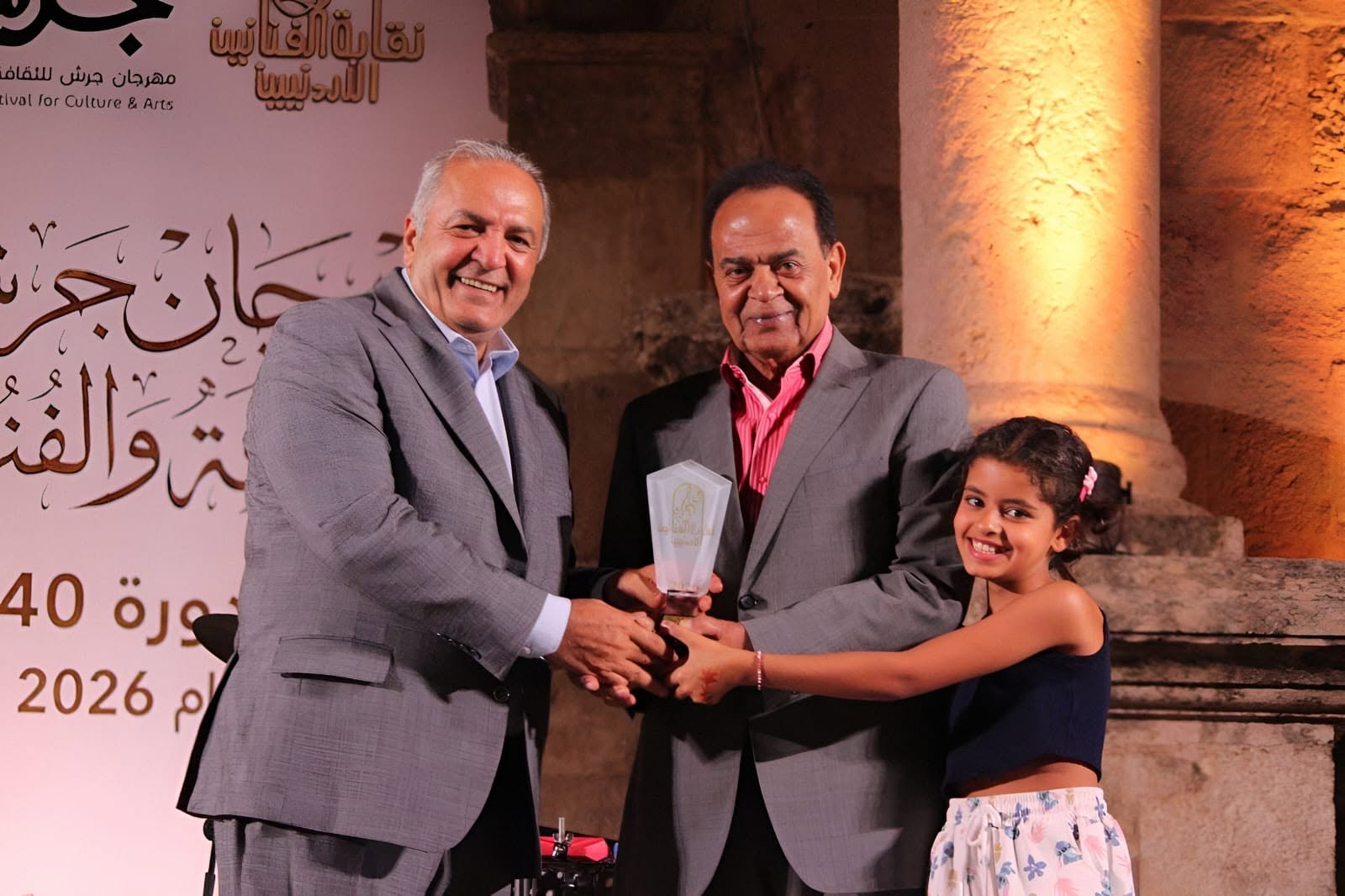 الجراح يُكرّم كوكبةً من الفنانين الأردنيين