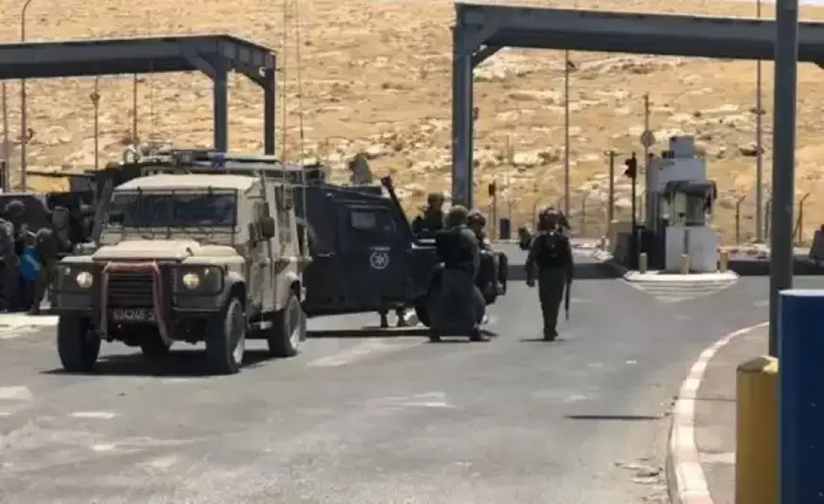 الاحتلال يغلق حاجز الكونتينر العسكري ببيت لحم ويهدم منزلا في أريحا 