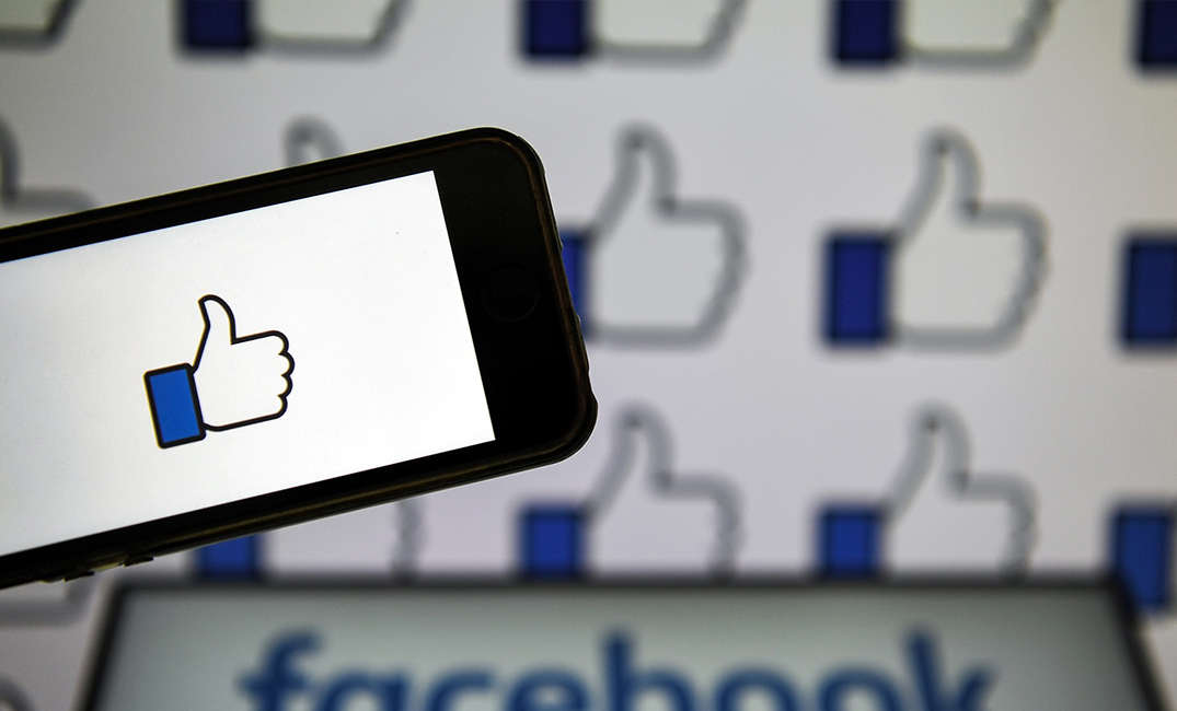 فيسبوك تختبر تطبيقًا لتصفح الويب مجانًا على الهواتف