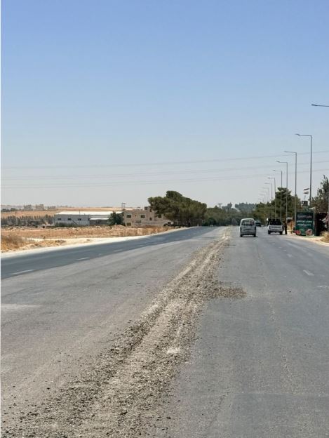 المباشرة بفصل الطريق الملوكي في مادبا بحزيرة وسطية