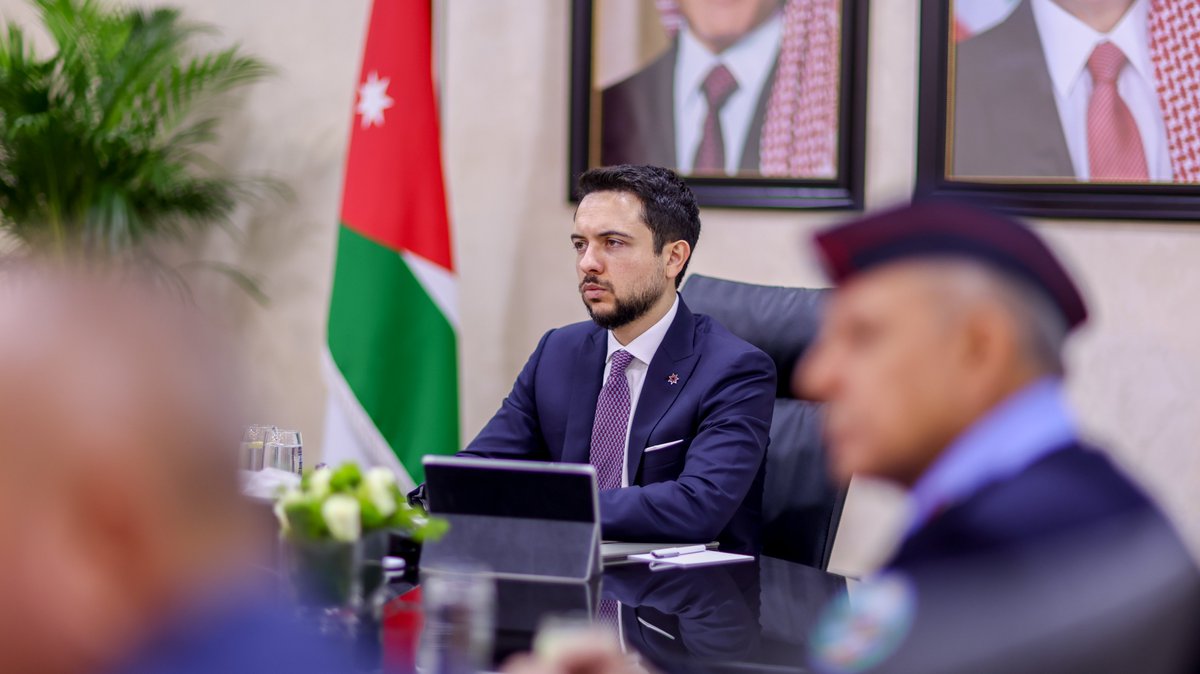 ولي العهد يزور الداخلية ويؤكد أهمية إدامة التنسيق خلال التطورات الإقليمية