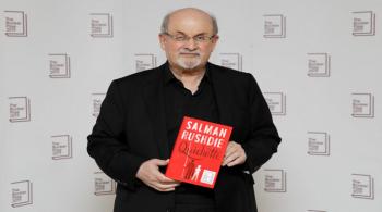 صحف إيرانية تشيد بمنفذ الهجوم على سلمان رشدي