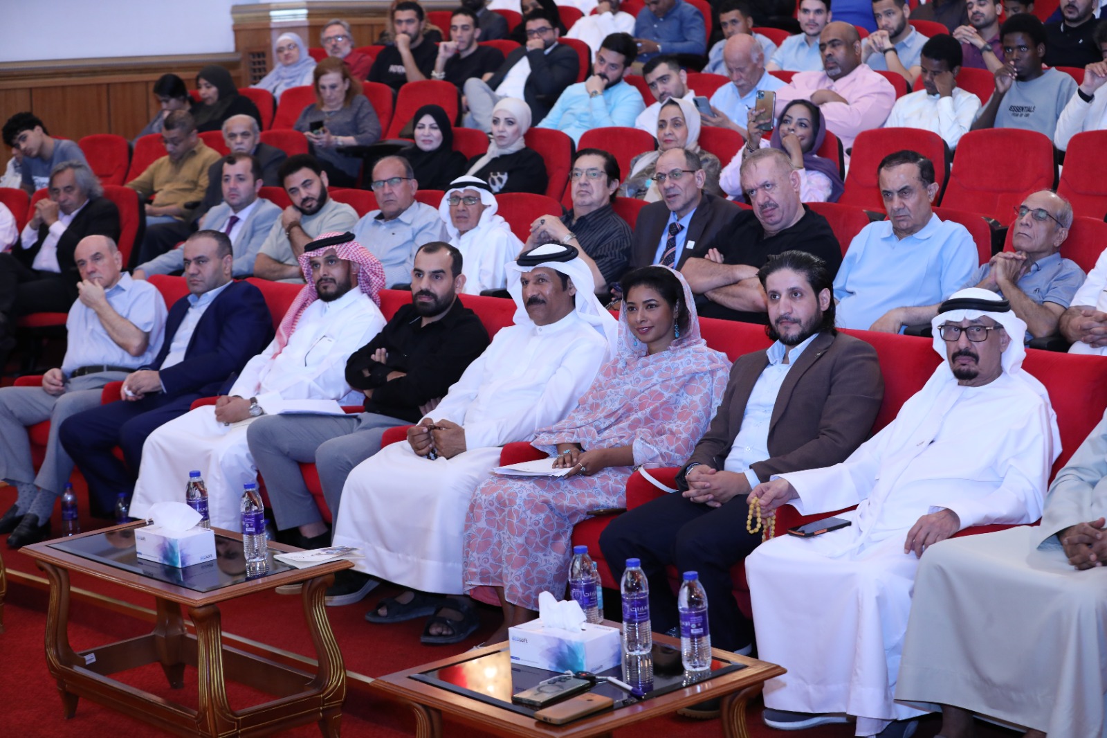 حضرها جمهور حاشد رداد وعاشور ووئام والمير ينشدون للشارقة والحياة في بيت الشعر