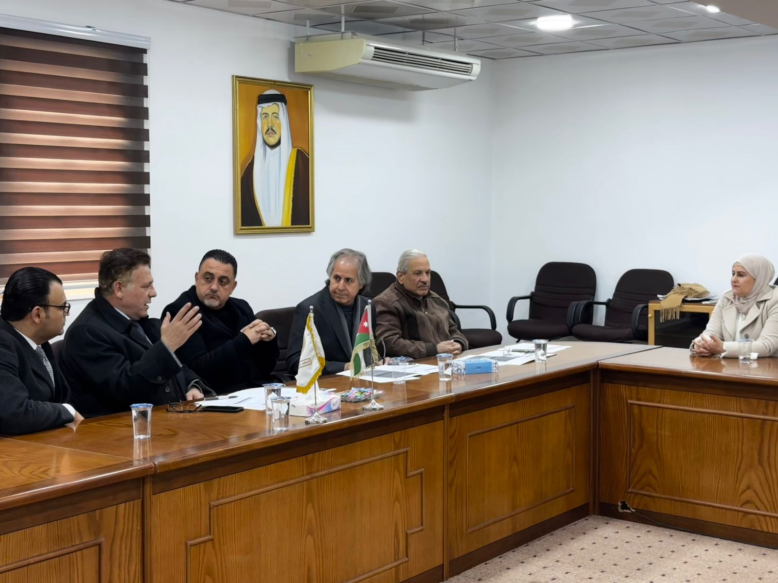 رئيس جامعة إربد الأهلية يقوم بجولة تفقد خلالها الامتحانات النهائية ومسابقة أفضل رسالة ماجستير ومشاريع تخرج الطلبة