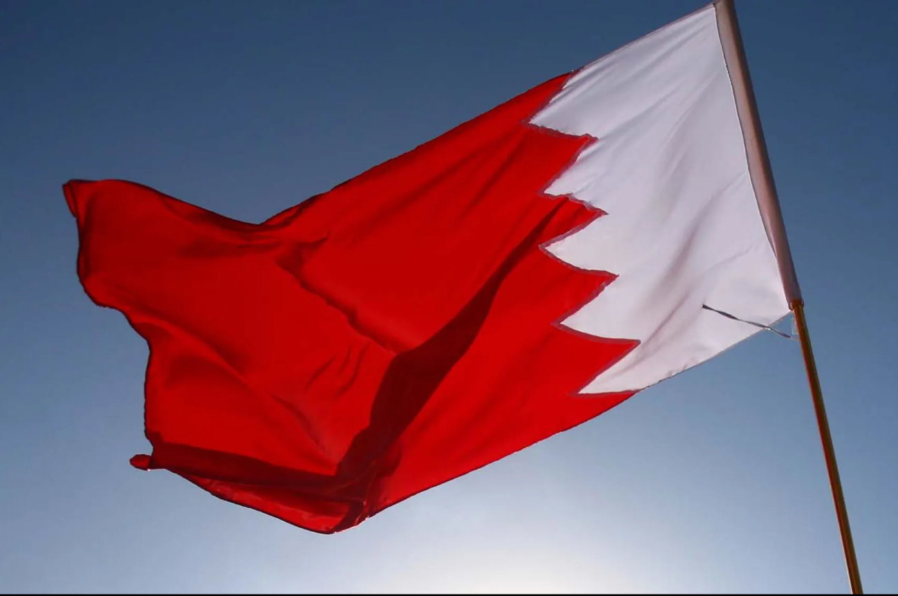 البحرين تفتح باب التطوع لمواجهة الهجمات الإيرانية 