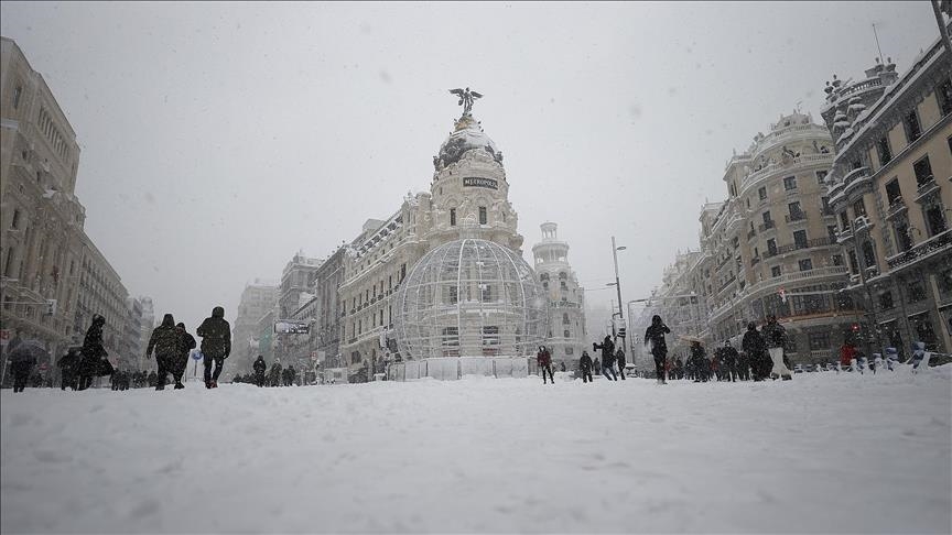 العاصفة كريستين: مصرع 3 وانقطاع الكهرباء عن 800 ألف منزل بالبرتغال