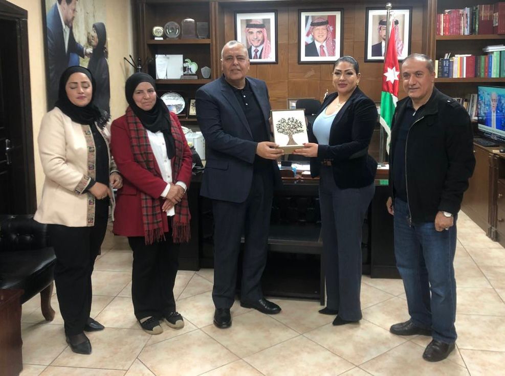 فريق مساواة يكرّم محافظ مادبا تقديرًا لجهوده