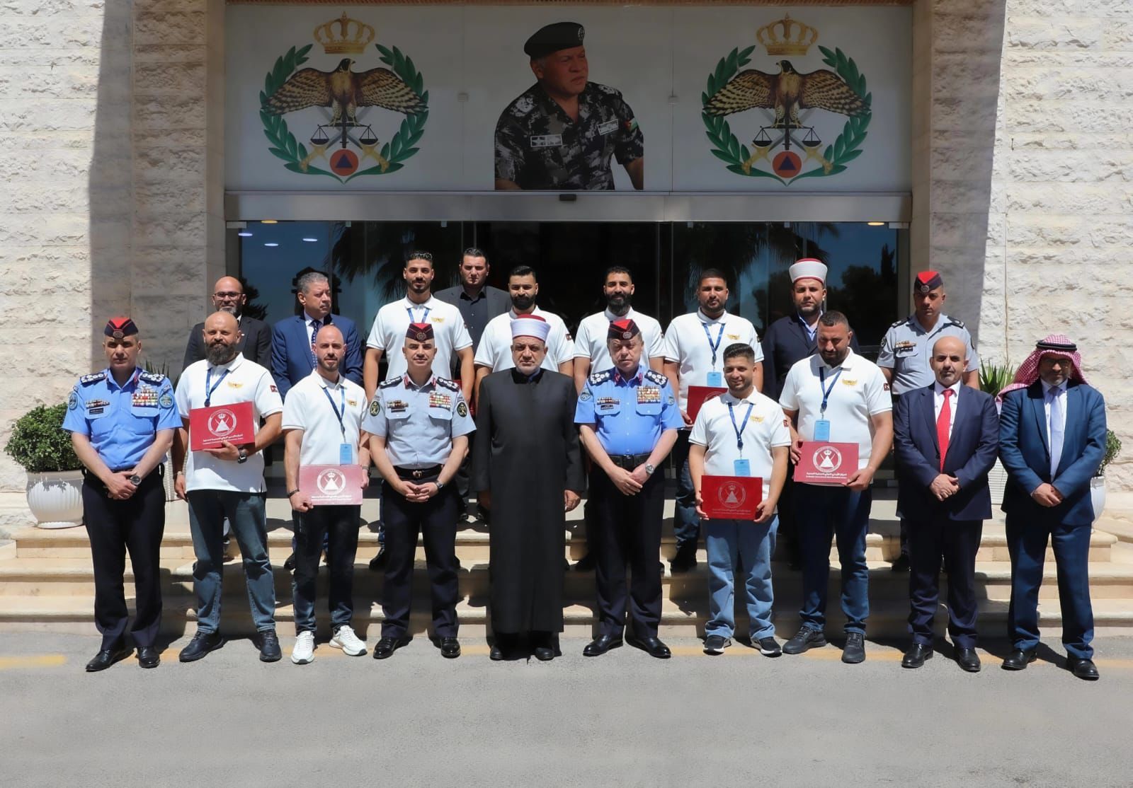 الأمن يُخرج الدورة التأسيسية الرابعة للإطفاء لموظفي المسجد الأقصى