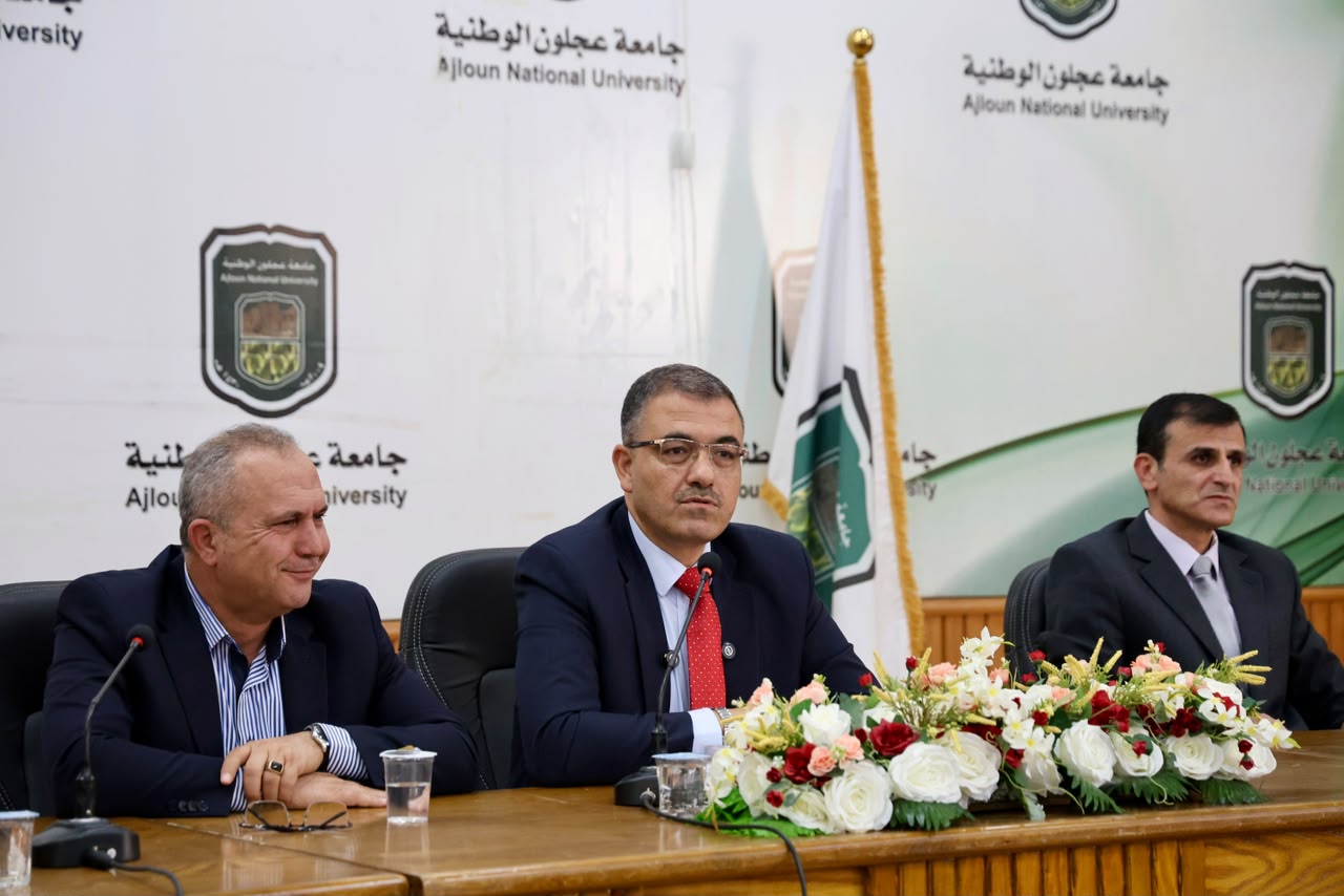 الهناندة يلتقي الطلبة المستجدين في جامعة عجلون الوطنية ويؤكد أن محاربة الفكر المتطرف على رأس أولويات الجامعة