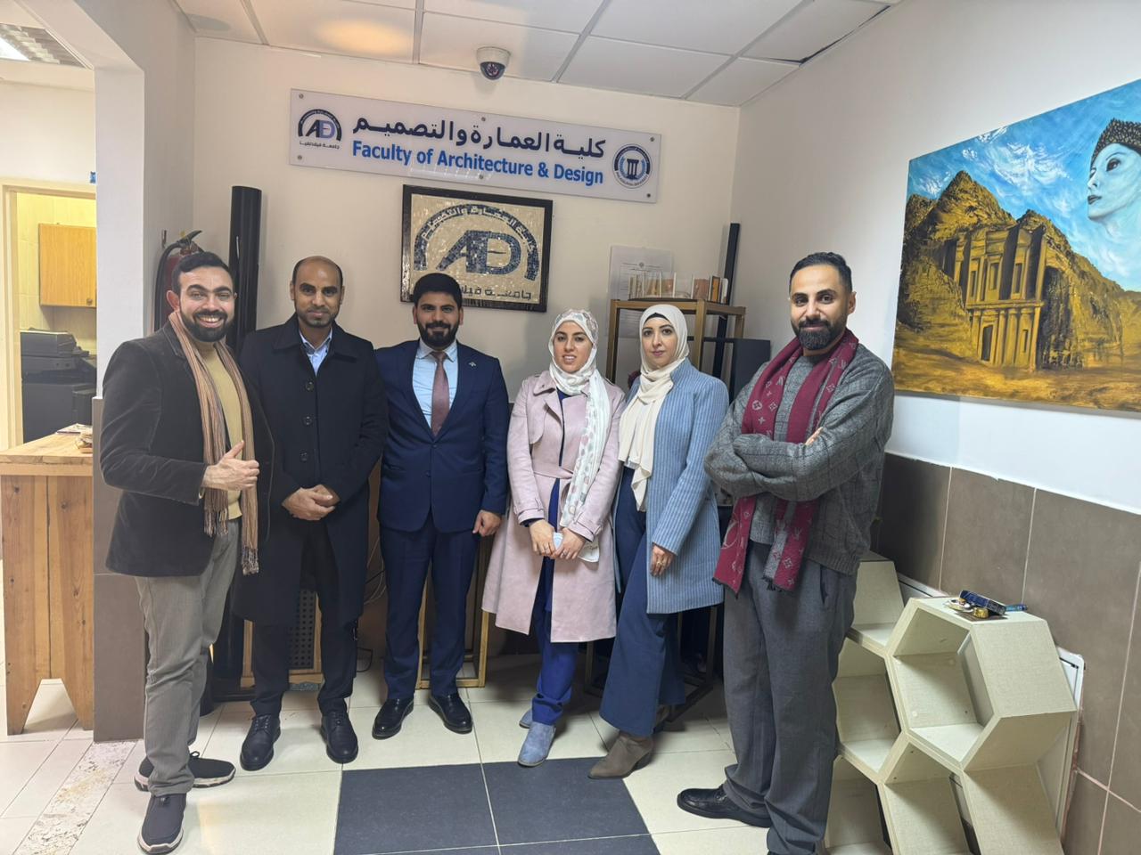 جامعة الزرقاء تشارك في تحكيم مشاريع تخرّج الفنون والتصميم في فيلادلفيا 