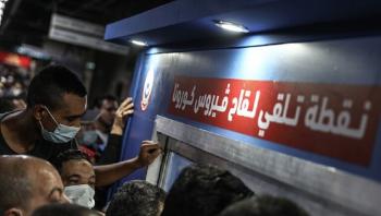 الحكومة المصرية تنفي طرح لقاحات كورونا في الصيدليات