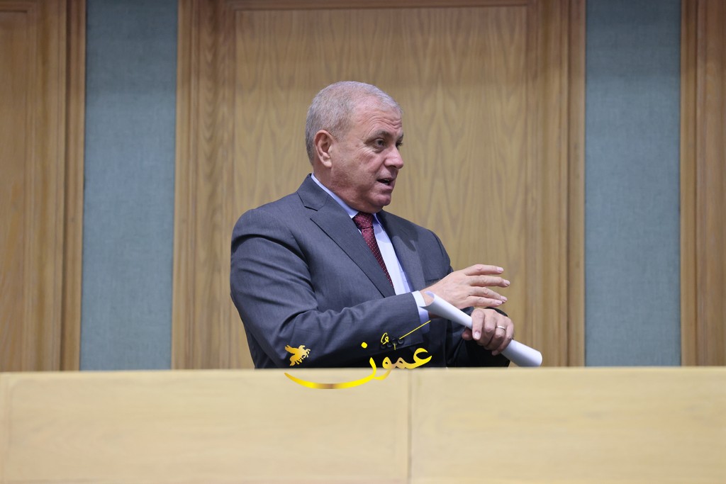 عطية يقترح تنظيم استخدام مواقع التواصل لمن دون 16 عامًا 