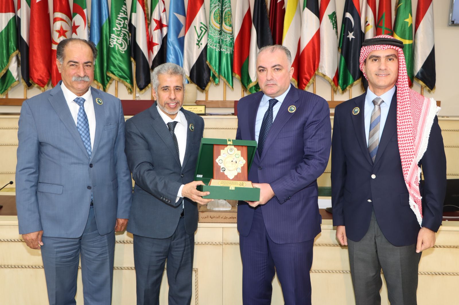 أمين عام وزراء الداخلية العرب يكرم العميد الوريكات 