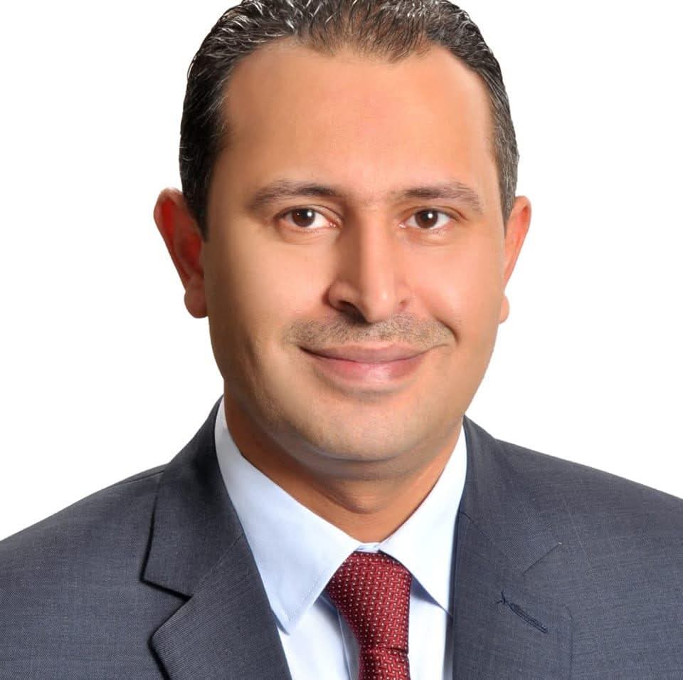 السياسة بعقل الدولة لا بعاطفة الشارع 