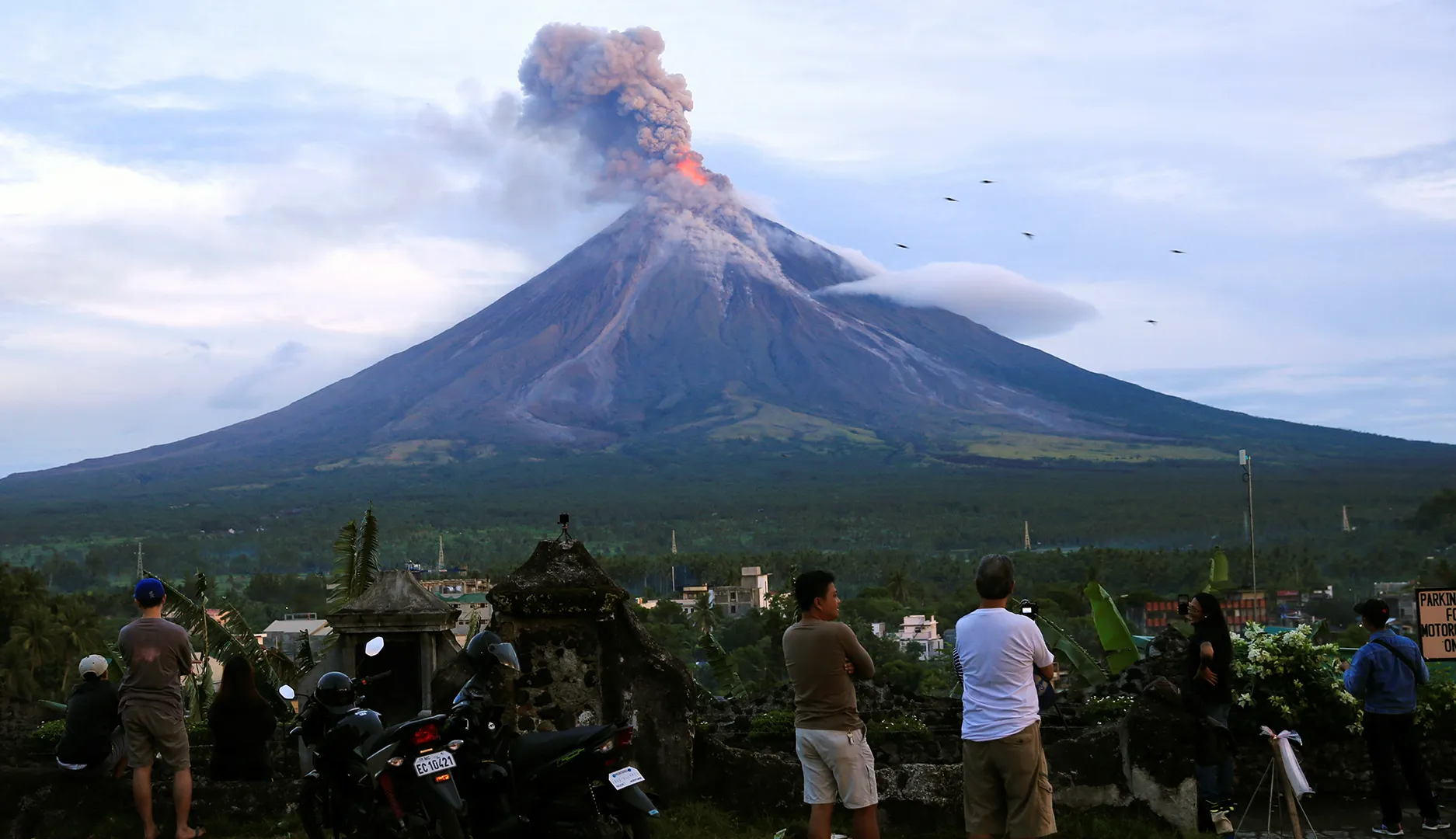 بركان متفجر يقلق سكان الفلبين