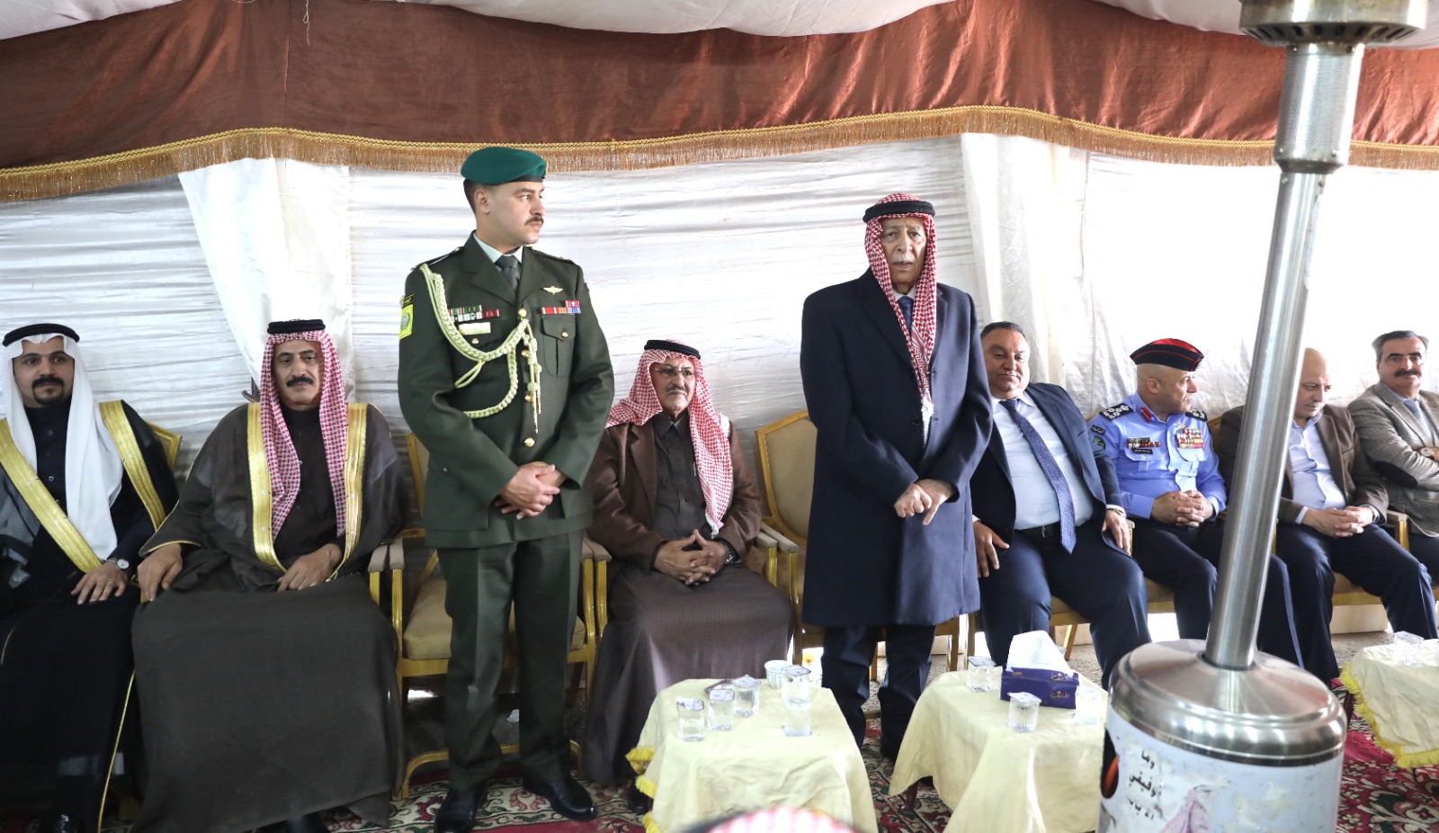 مندوبا عن الملك وولي العهد ..  العيسوي يعزي عشيرة أبو دلبوح وآل بدر