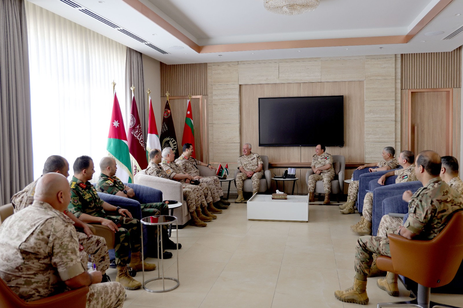 الحنيطي يستقبل رئيس الأركان العامة للقوات المسلحة العربية الليبية