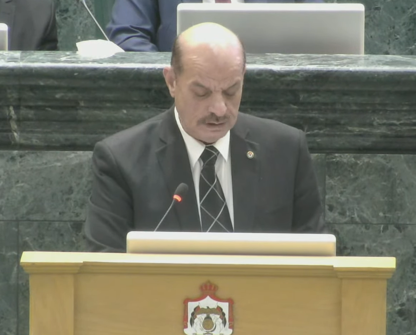 شطناوي: معلمات يتعرض للتعنيف من طلاب بعد تأنيث الكوادر 