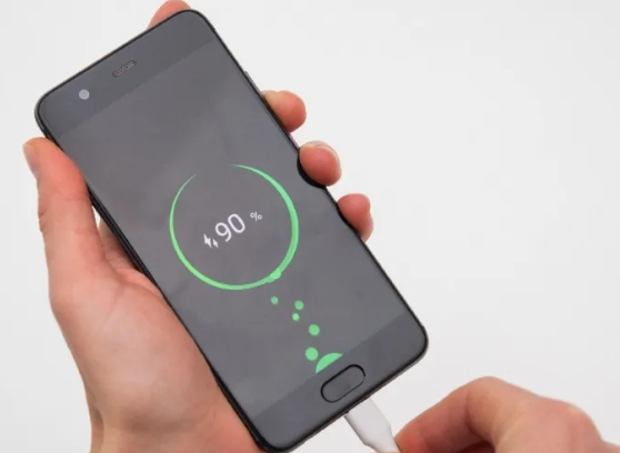 وداعاً لشحن الهاتف المتكرر ..  حيل ذكية توفّر بطارية الأندرويد