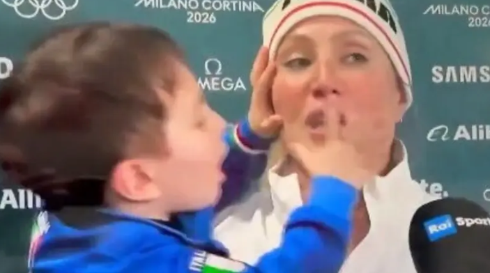 طفل يخطف فوز متزلجة إيطالية ..  وفيديو للصغير يشعل التواصل