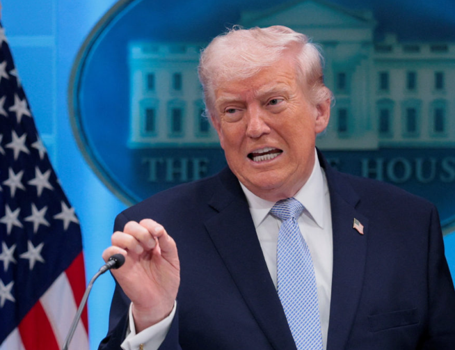 ترامب: تدمير أي سفينة إيرانية تقترب من نطاق الحصار 