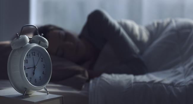 لنوم أفضل ..  9 فواكه غنية بالميلاتونين