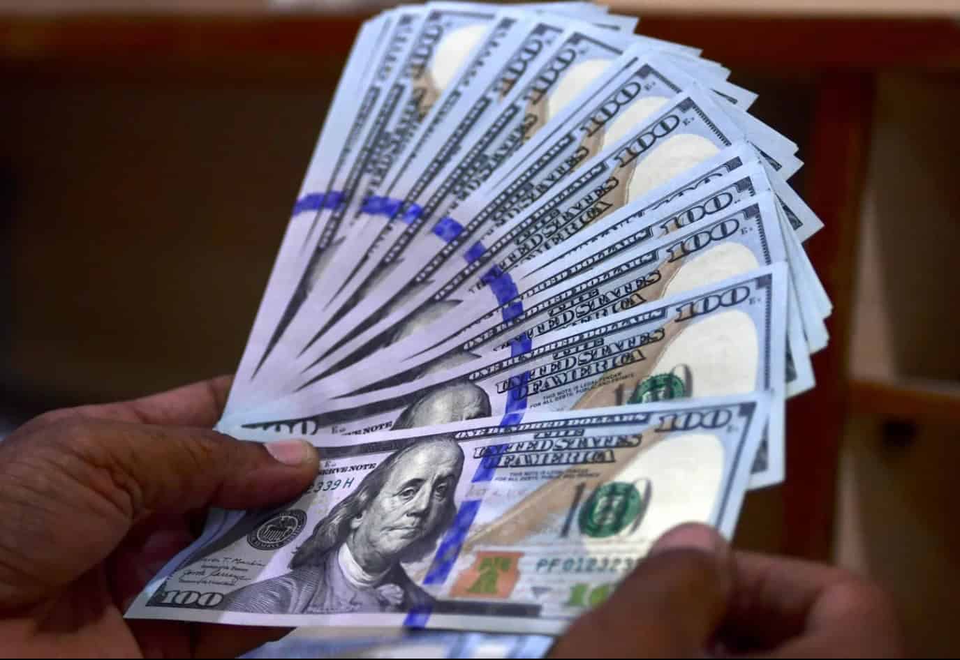 بداية ضعيفة للدولار في 2026 بعد أكبر انخفاض في 8 سنوات