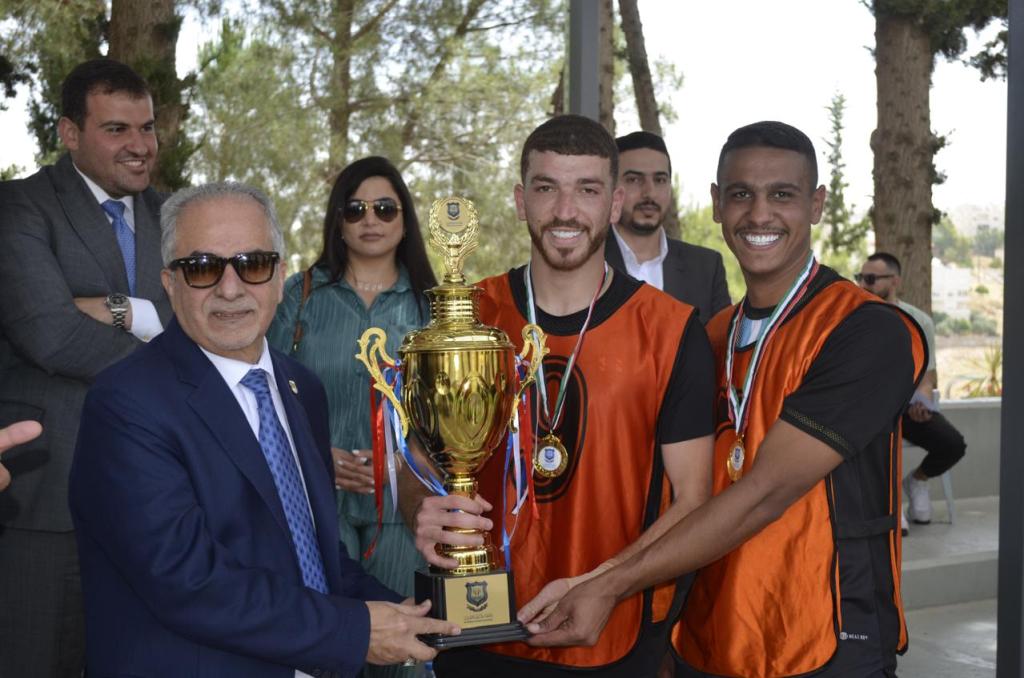 رئيس عمان الأهلية يرعى ختام منافسات بطولة الكليات المفتوحة لخماسي كرة القدم للطلاب